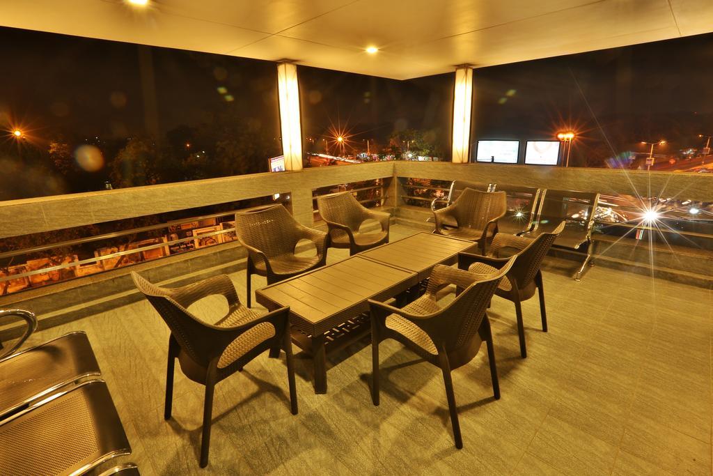Hotel Kabir Ahmedabad Esterno foto