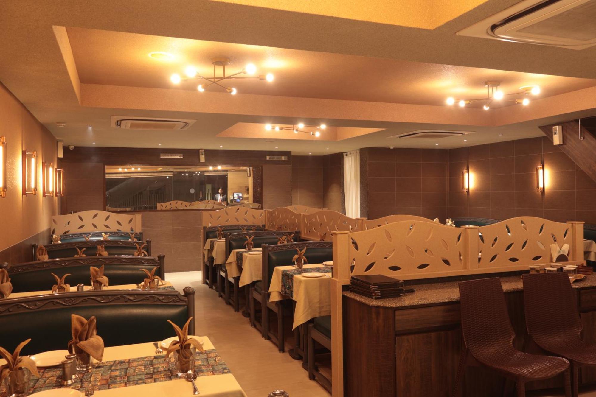 Hotel Kabir Ahmedabad Esterno foto