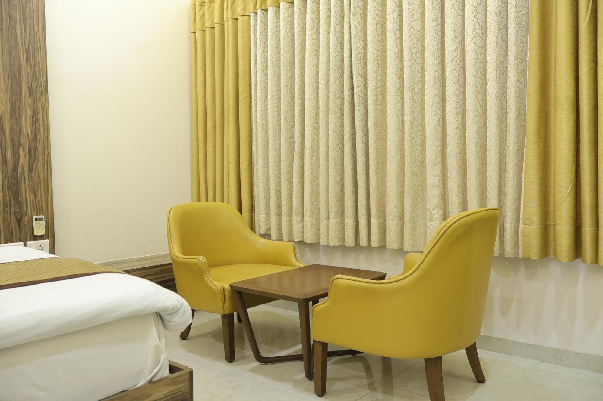Hotel Kabir Ahmedabad Esterno foto