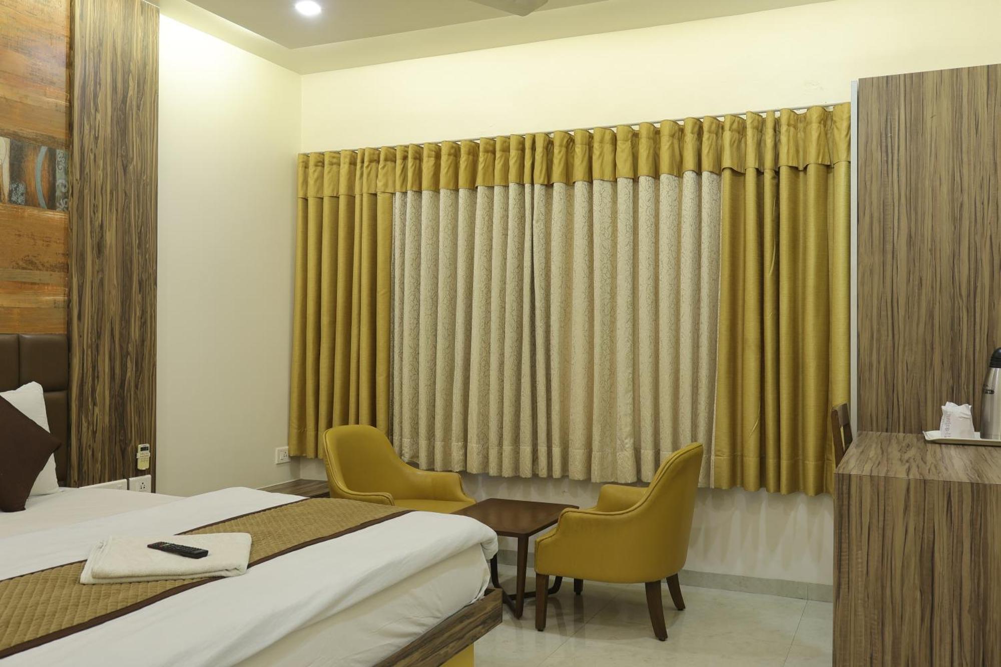 Hotel Kabir Ahmedabad Esterno foto