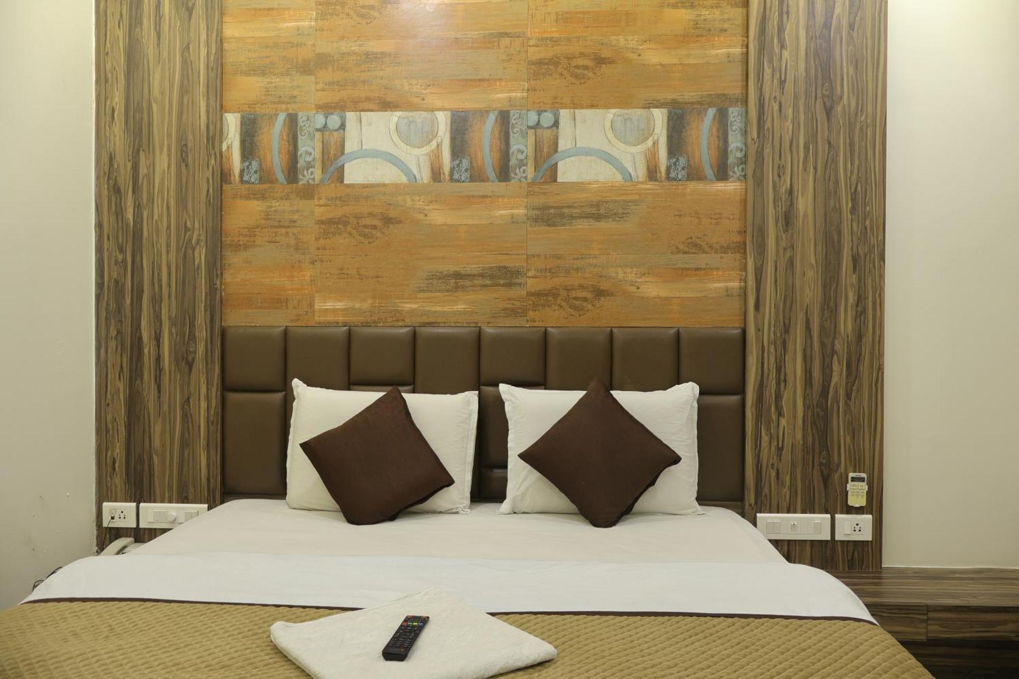 Hotel Kabir Ahmedabad Esterno foto