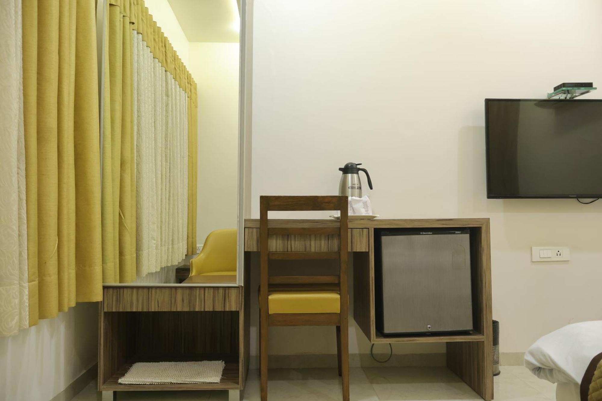 Hotel Kabir Ahmedabad Esterno foto