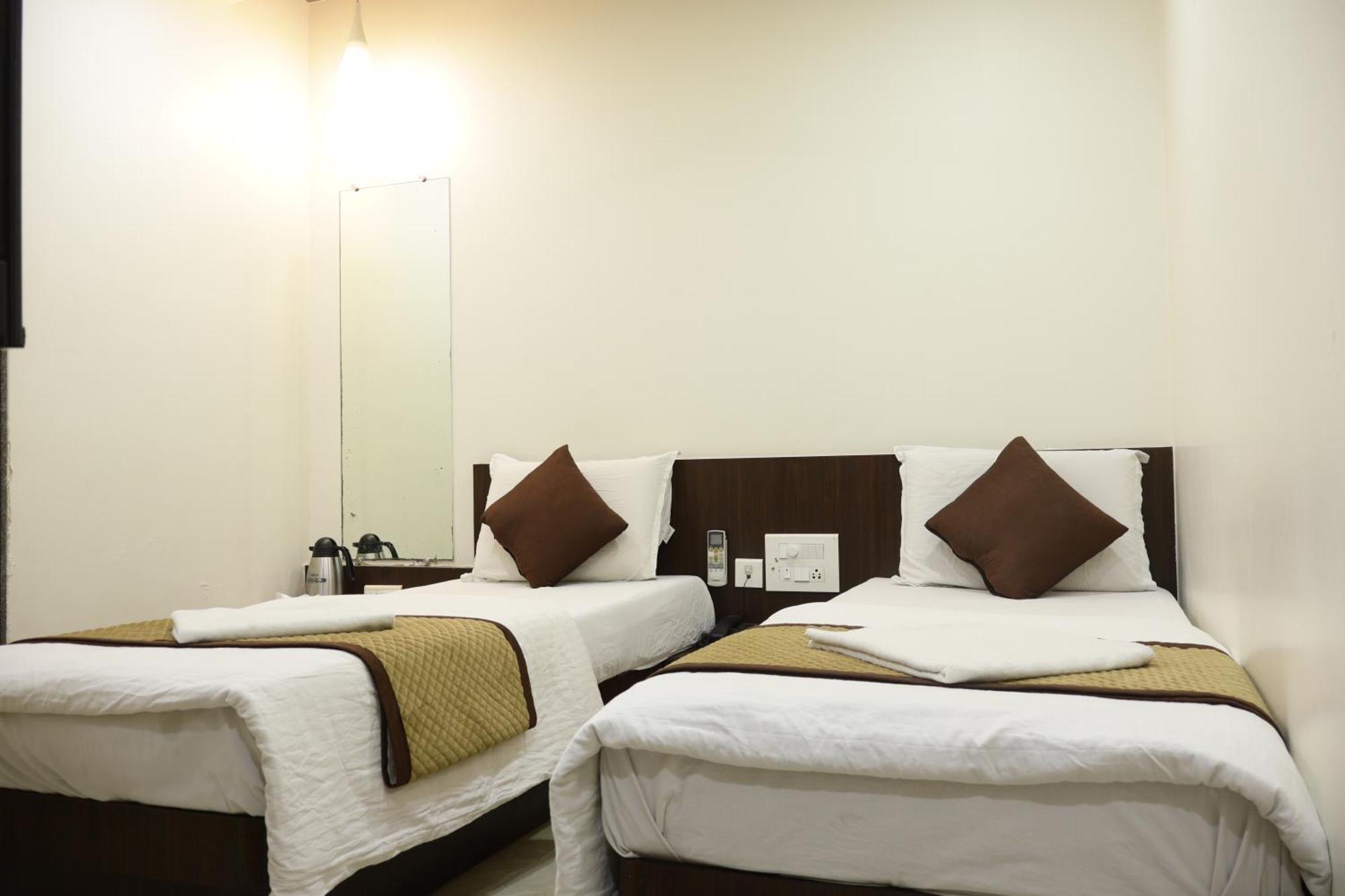 Hotel Kabir Ahmedabad Esterno foto