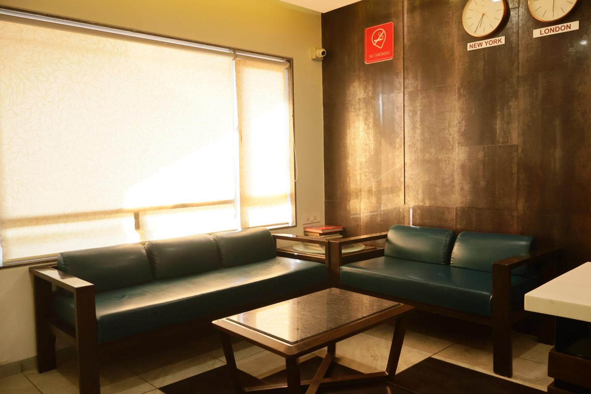 Hotel Kabir Ahmedabad Esterno foto
