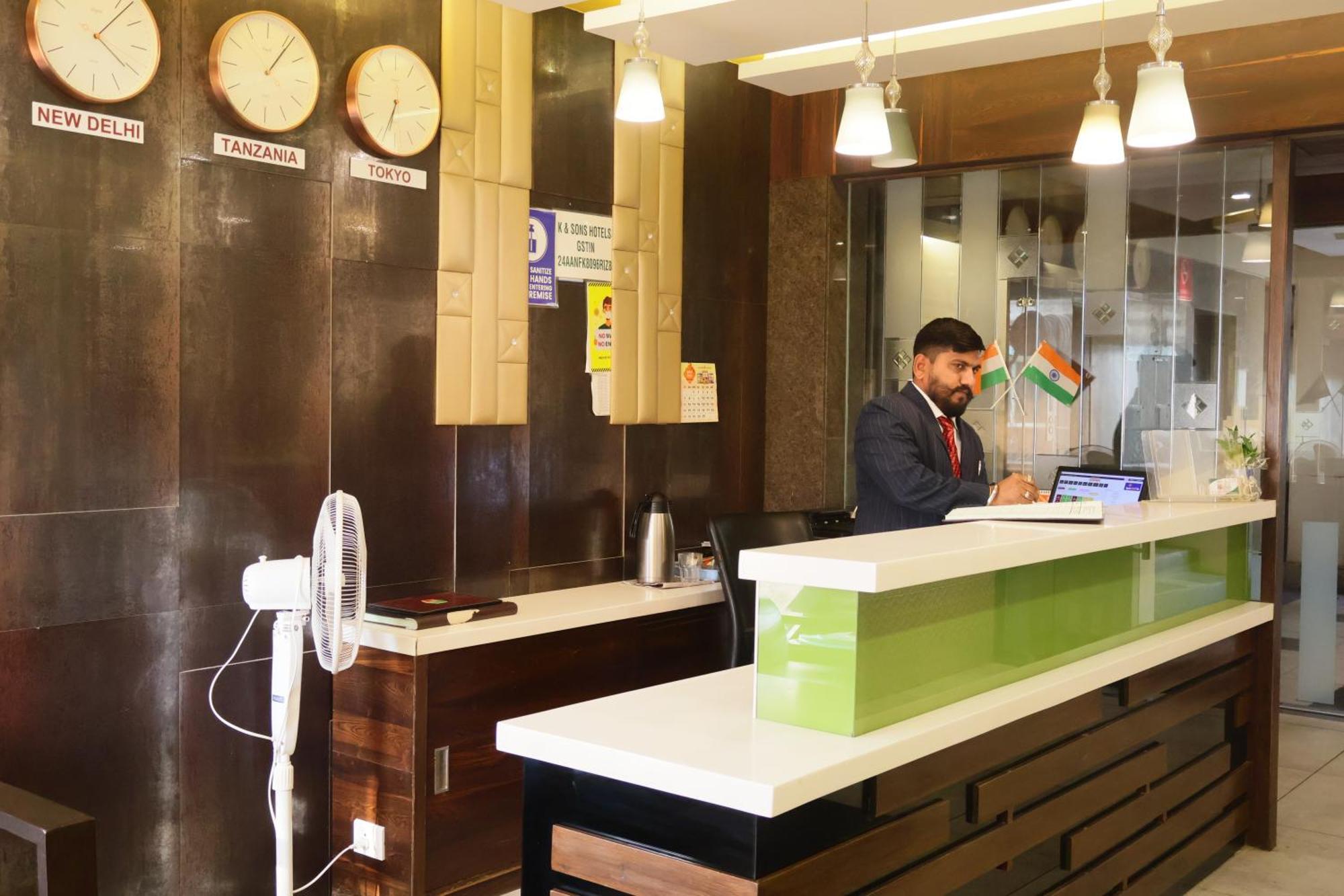 Hotel Kabir Ahmedabad Esterno foto