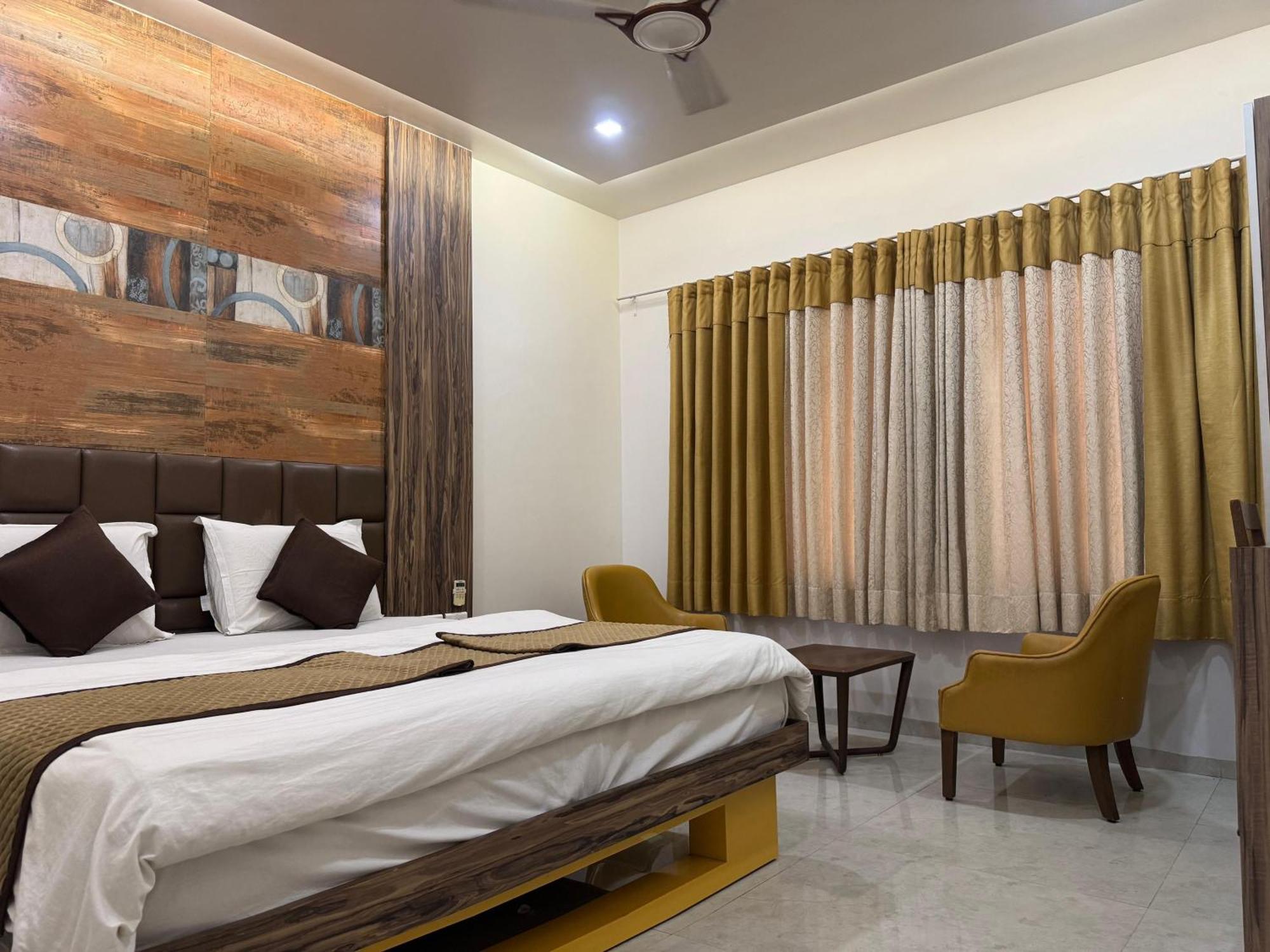 Hotel Kabir Ahmedabad Esterno foto