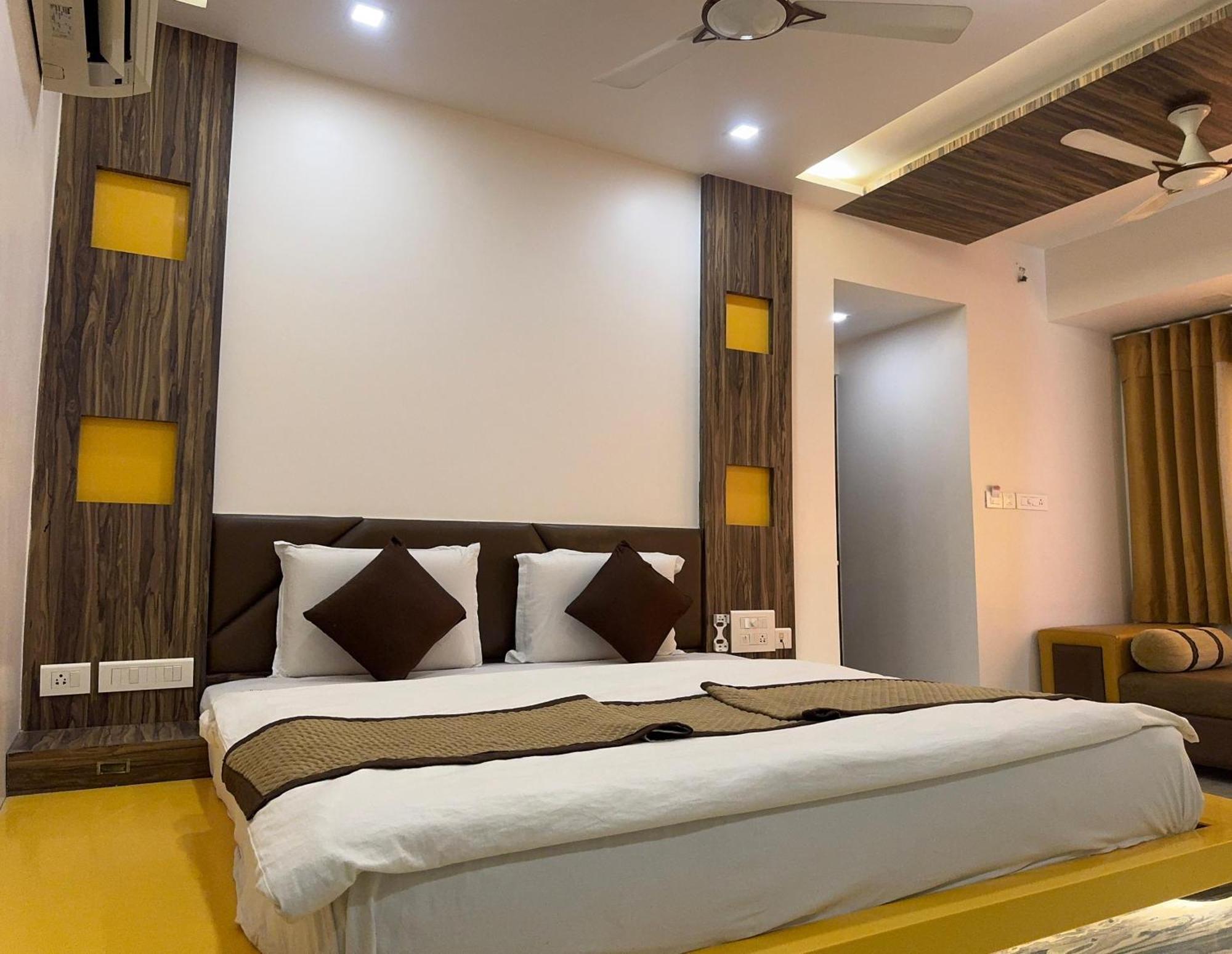 Hotel Kabir Ahmedabad Esterno foto