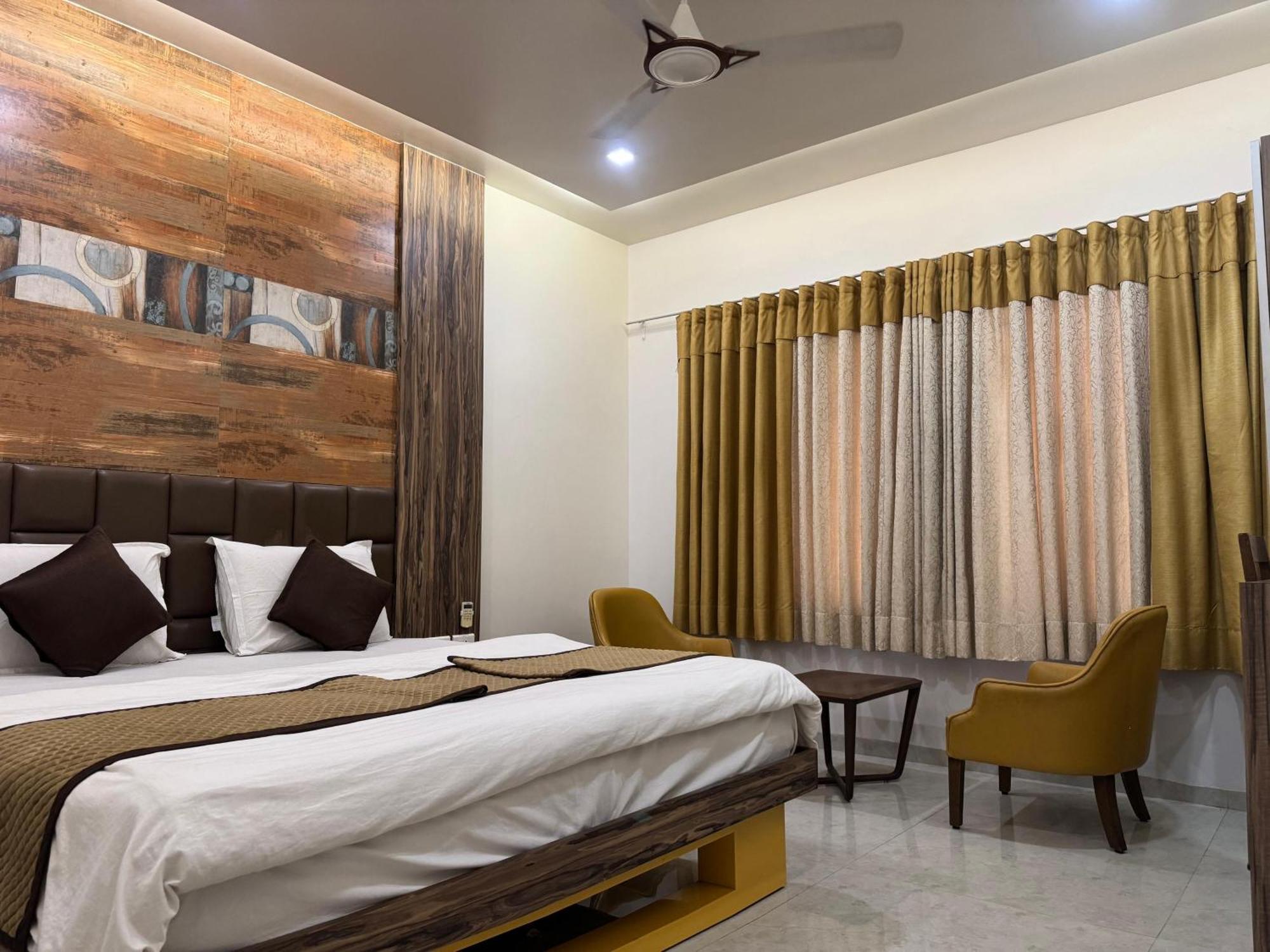 Hotel Kabir Ahmedabad Esterno foto