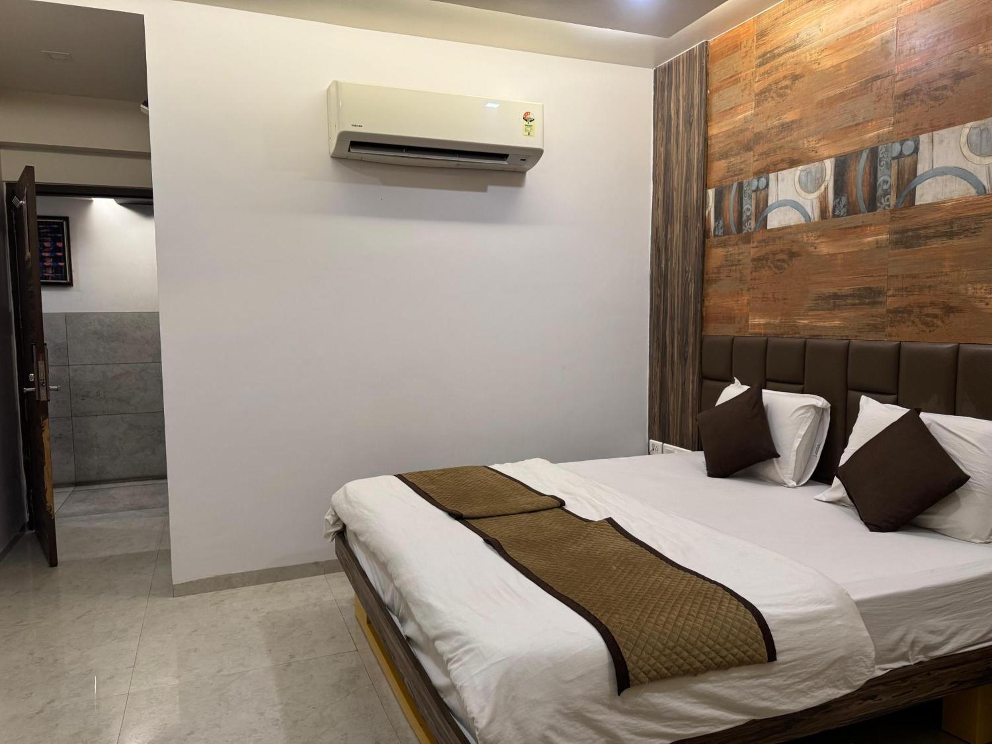 Hotel Kabir Ahmedabad Esterno foto