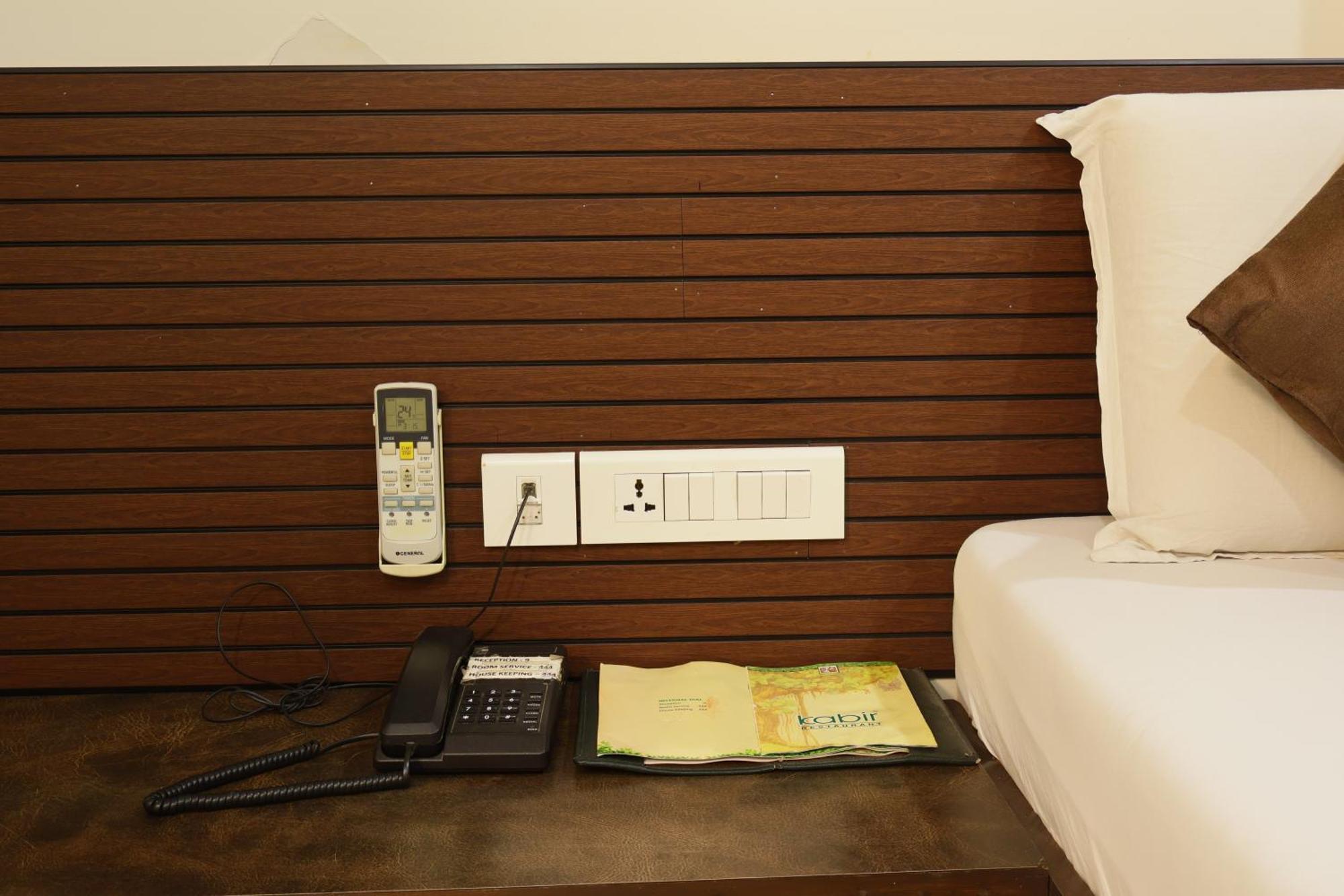 Hotel Kabir Ahmedabad Esterno foto