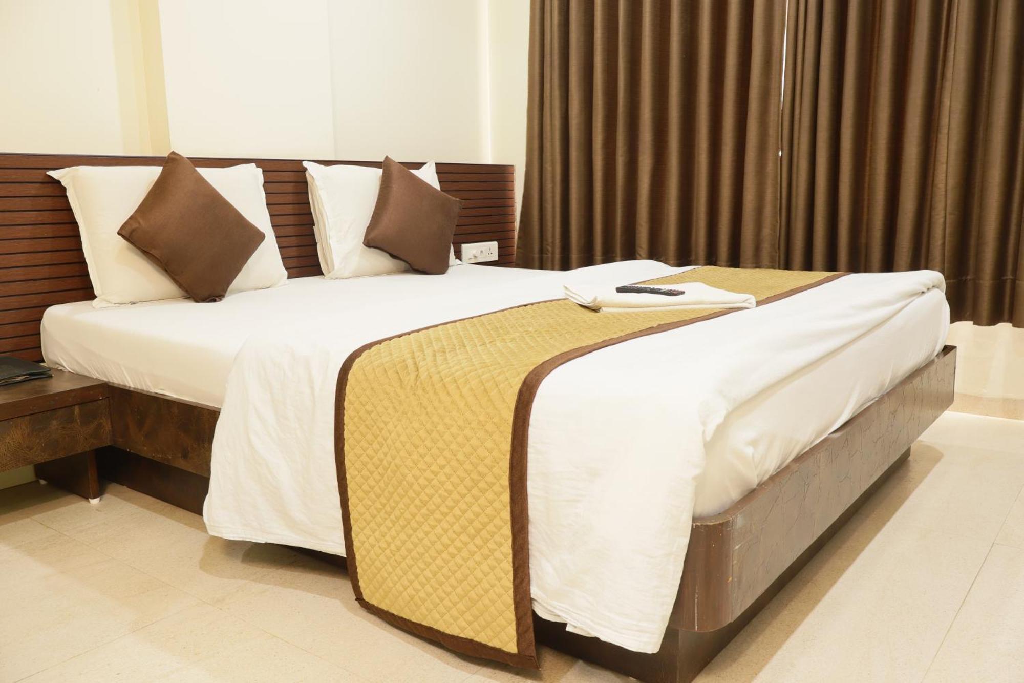 Hotel Kabir Ahmedabad Esterno foto