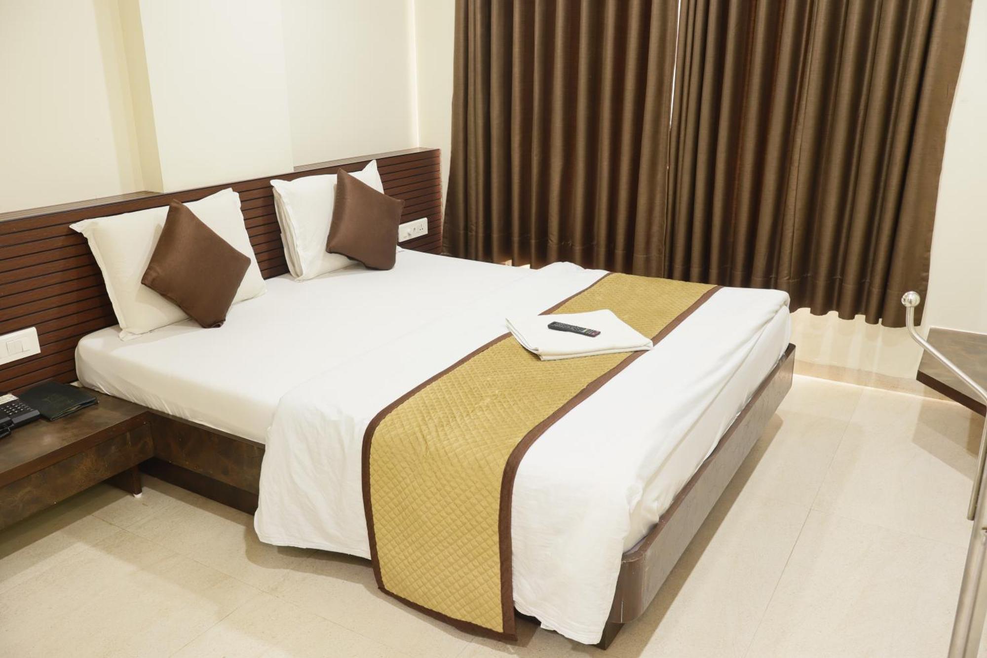 Hotel Kabir Ahmedabad Esterno foto