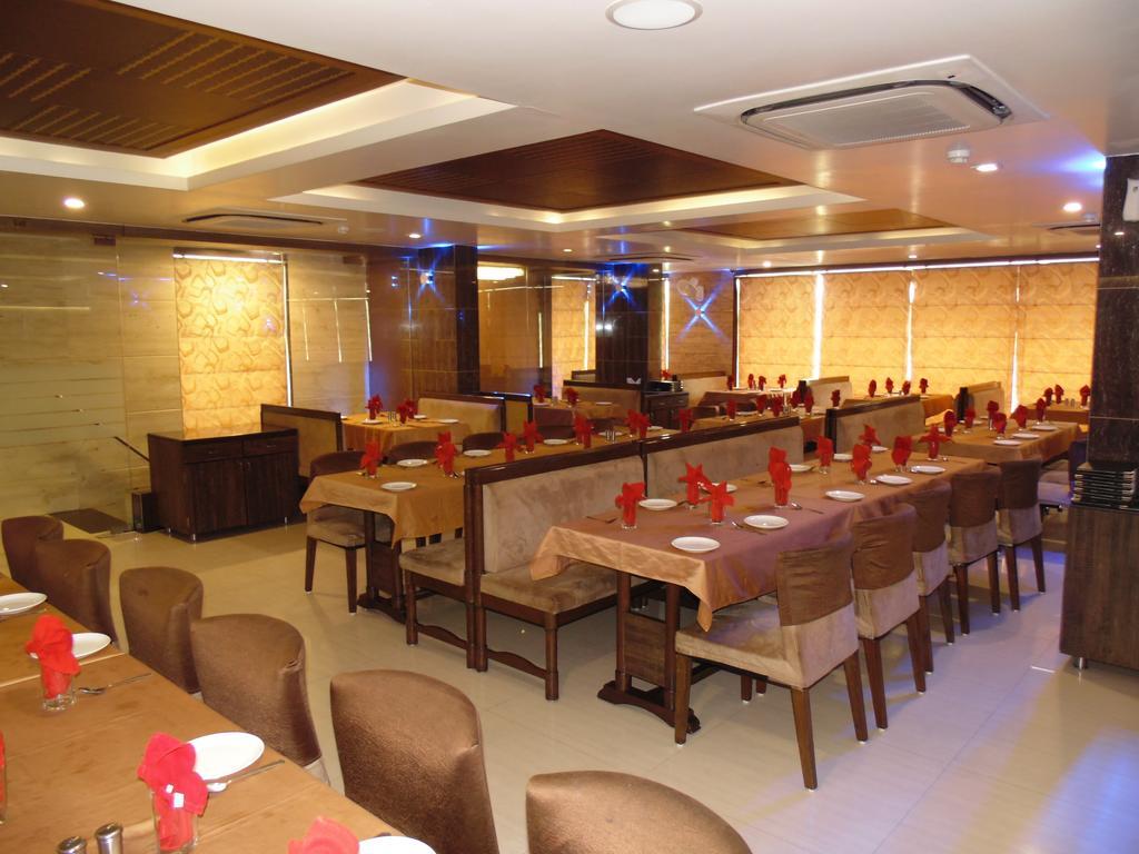 Hotel Kabir Ahmedabad Esterno foto