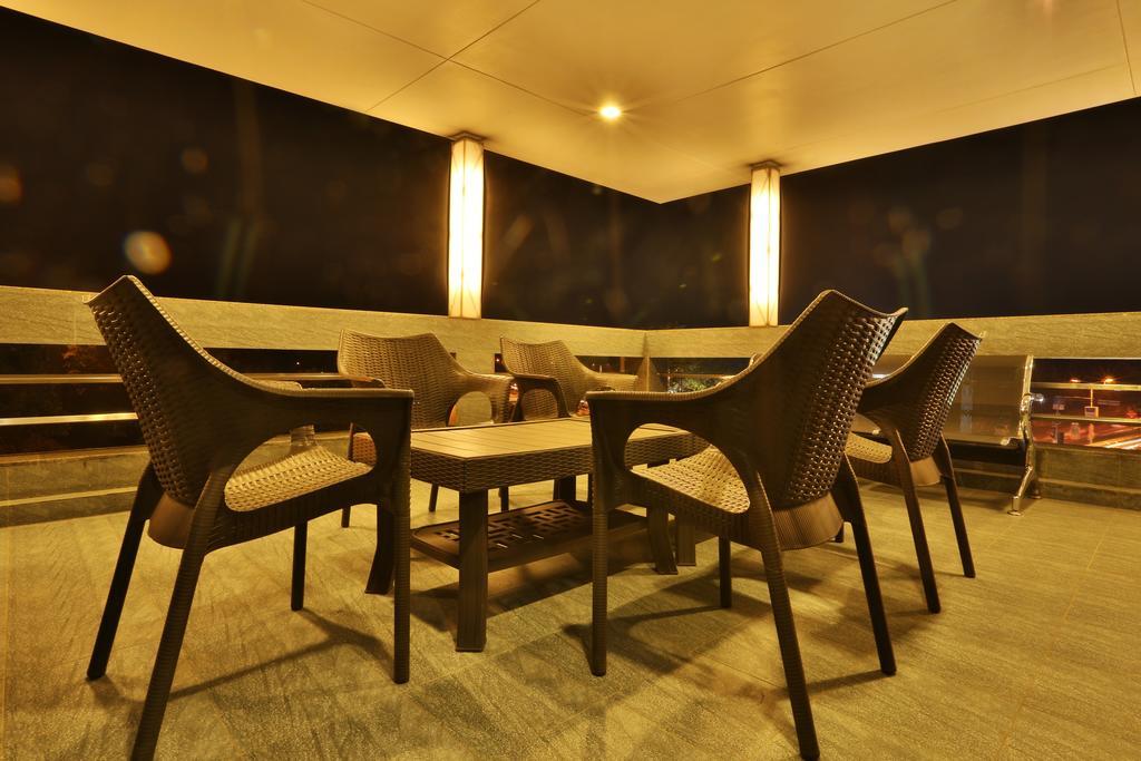 Hotel Kabir Ahmedabad Esterno foto