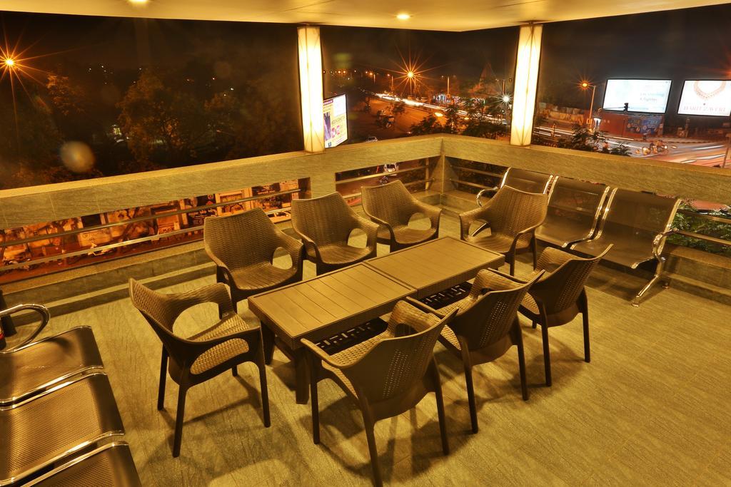 Hotel Kabir Ahmedabad Esterno foto